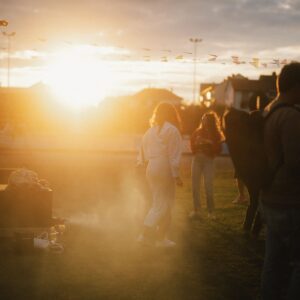 DJ an den Decks beim Event